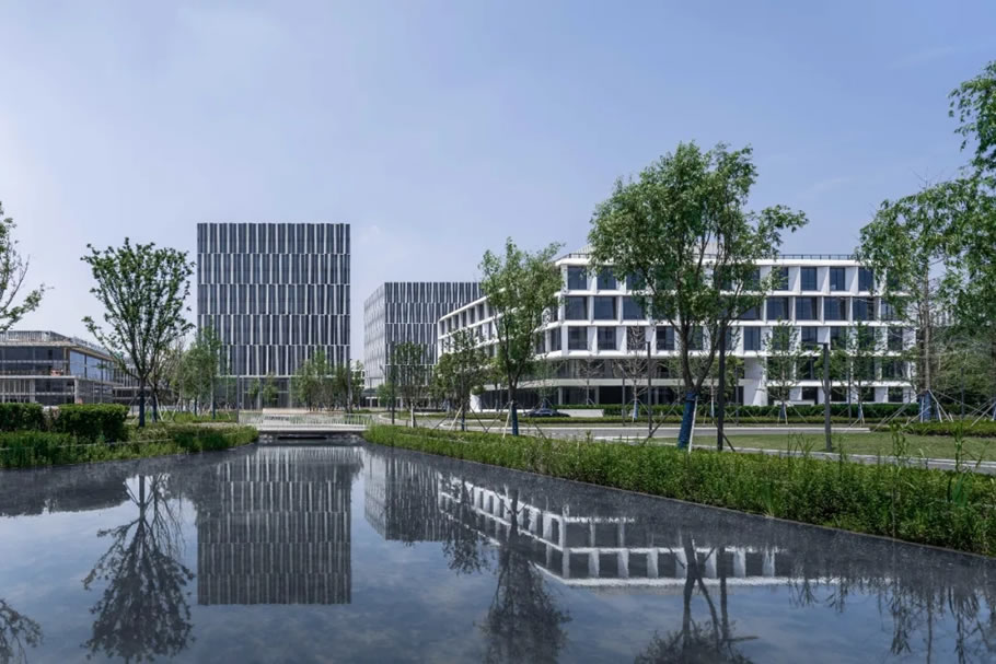 上海漕河泾科技绿洲四期 | gmp建筑师事务所 - 景观网