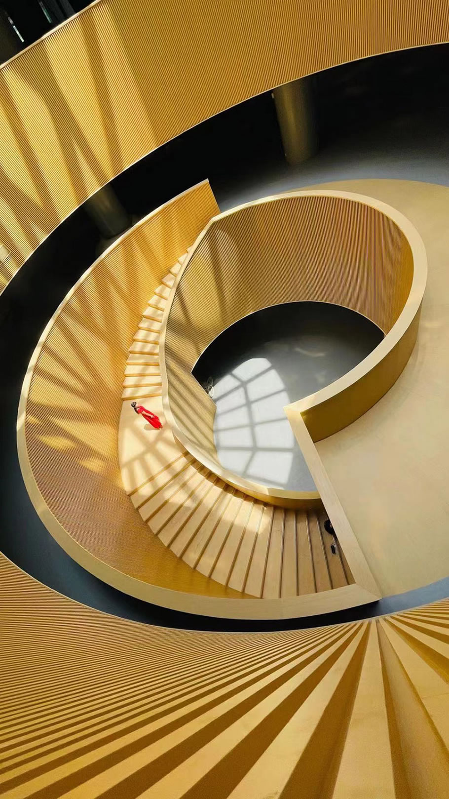 13_Spiral staircase中庭旋转楼梯_P_Huang Xiaoting 黄晓婷.jpg