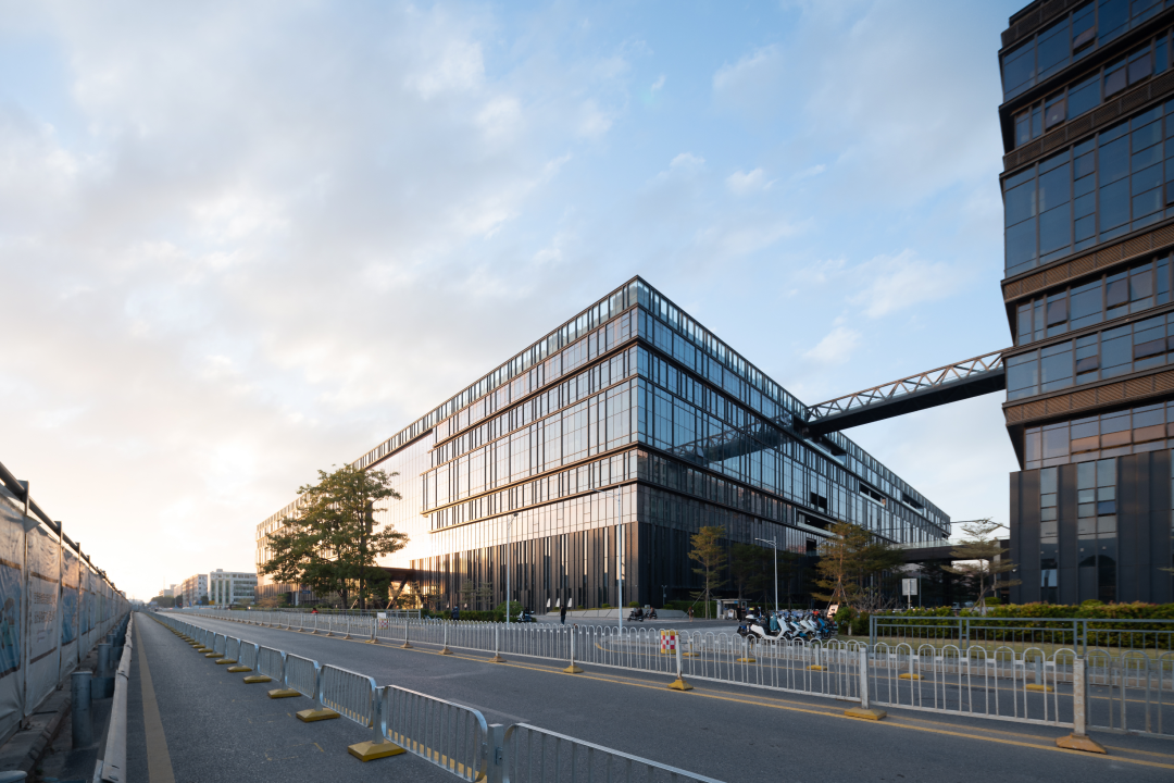 走进大族激光：激光行业领导者的智能制造之路